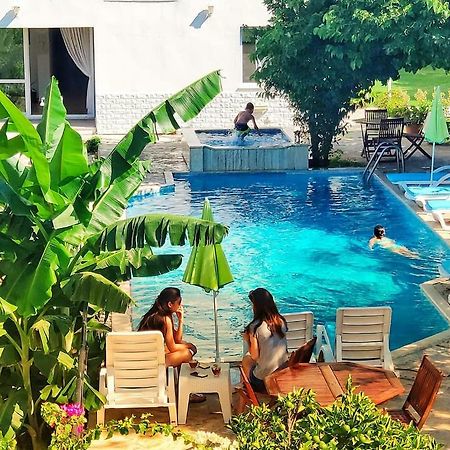 Parla Apart Hotel Cesme Bagian luar foto