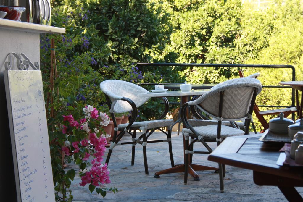 Parla Apart Hotel Cesme Bagian luar foto