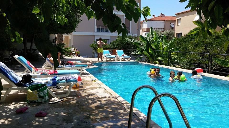 Parla Apart Hotel Cesme Bagian luar foto