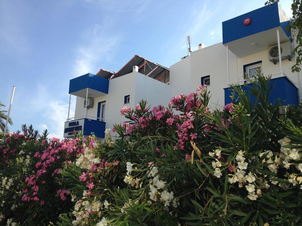 Parla Apart Hotel Cesme Bagian luar foto