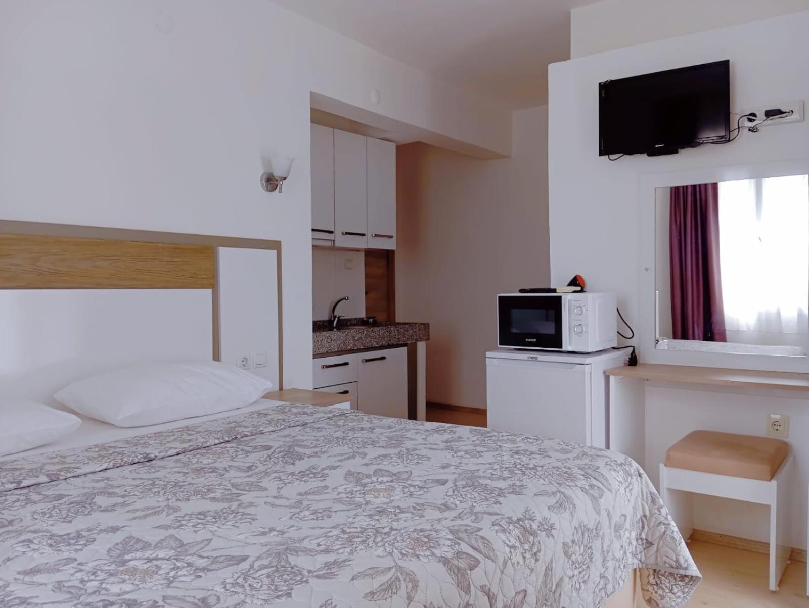 Parla Apart Hotel Cesme Bagian luar foto