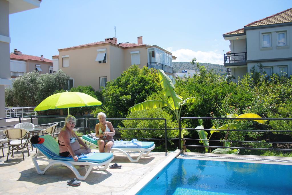 Parla Apart Hotel Cesme Bagian luar foto