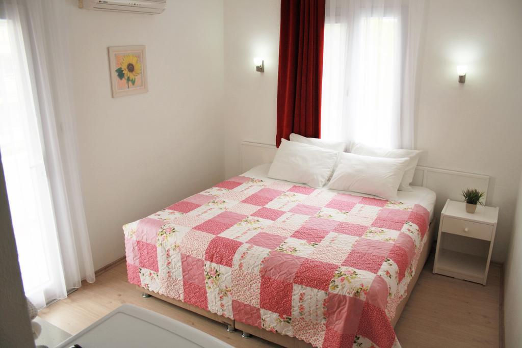Parla Apart Hotel Cesme Bagian luar foto
