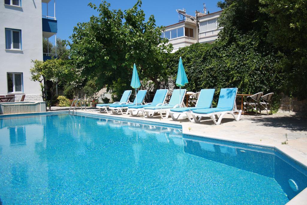 Parla Apart Hotel Cesme Bagian luar foto