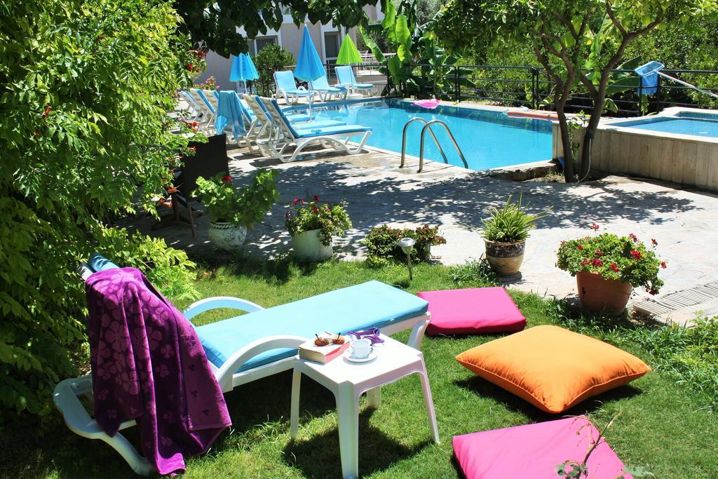 Parla Apart Hotel Cesme Bagian luar foto