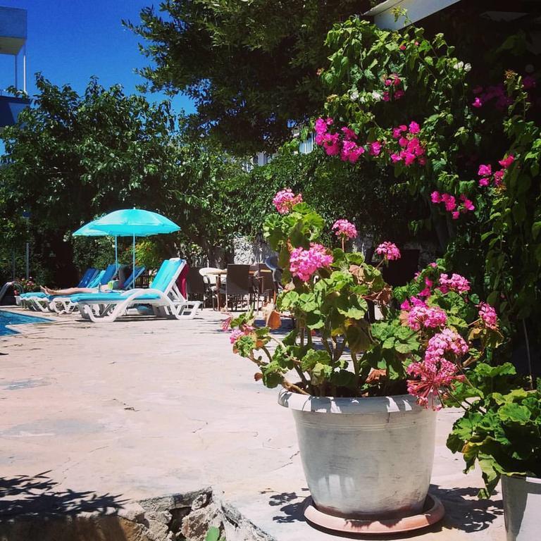 Parla Apart Hotel Cesme Bagian luar foto
