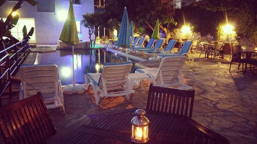 Parla Apart Hotel Cesme Bagian luar foto