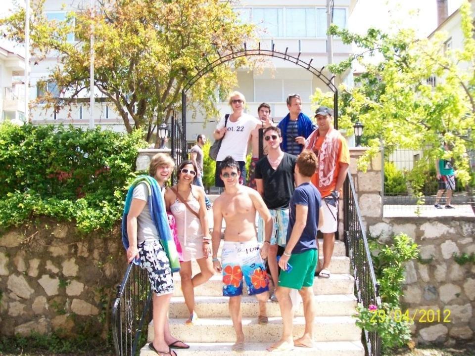 Parla Apart Hotel Cesme Bagian luar foto