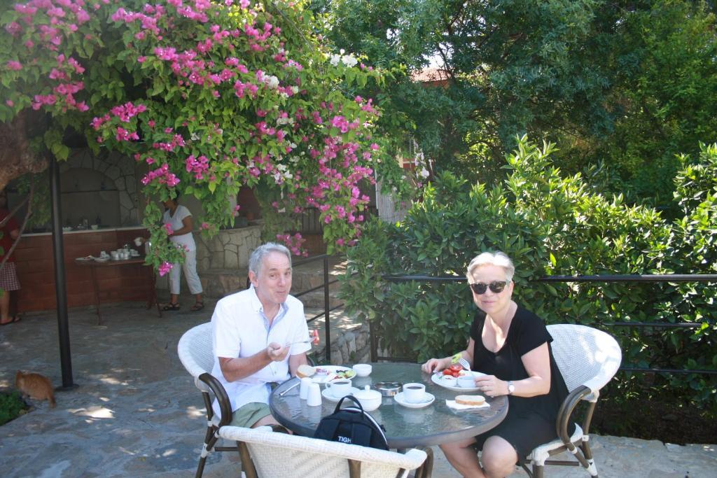 Parla Apart Hotel Cesme Bagian luar foto