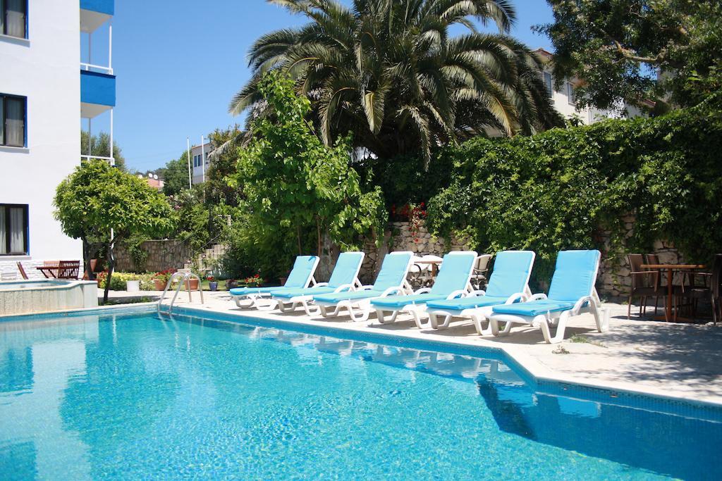 Parla Apart Hotel Cesme Bagian luar foto