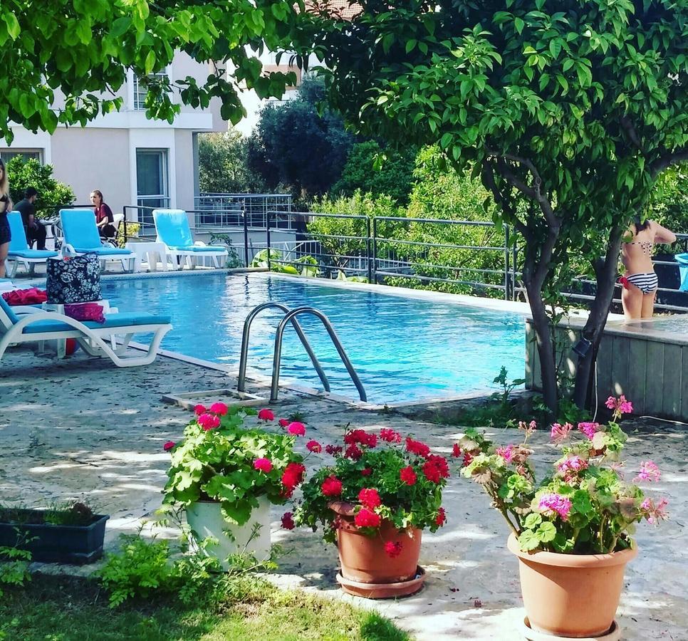 Parla Apart Hotel Cesme Bagian luar foto