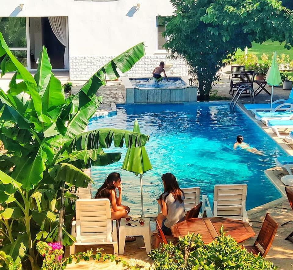Parla Apart Hotel Cesme Bagian luar foto