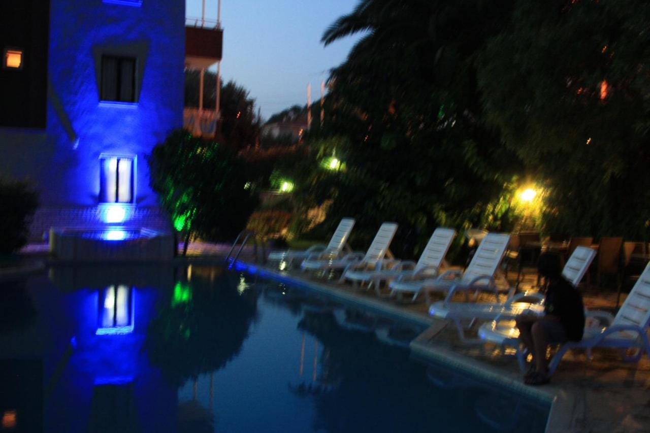 Parla Apart Hotel Cesme Bagian luar foto